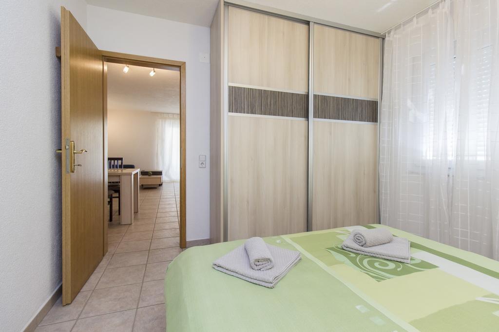 Apartments Zoran Pirovac Exterior photo