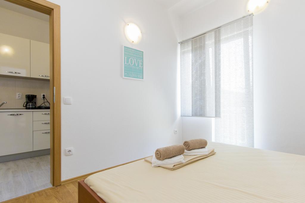 Apartments Zoran Pirovac Exterior photo