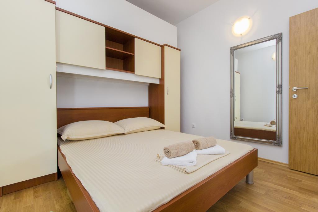 Apartments Zoran Pirovac Exterior photo