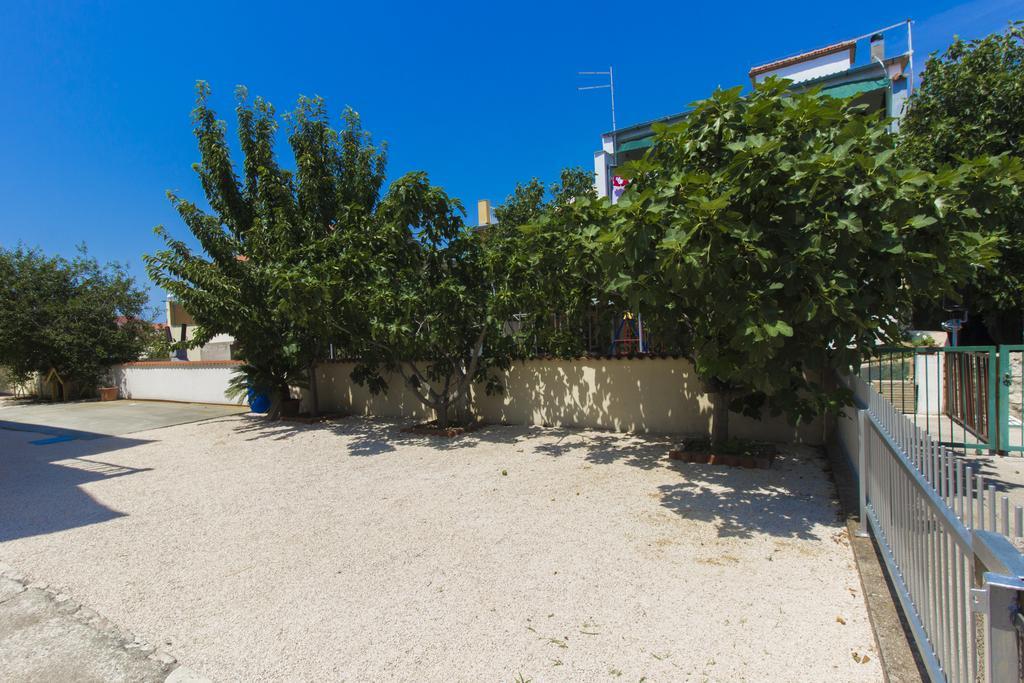Apartments Zoran Pirovac Exterior photo