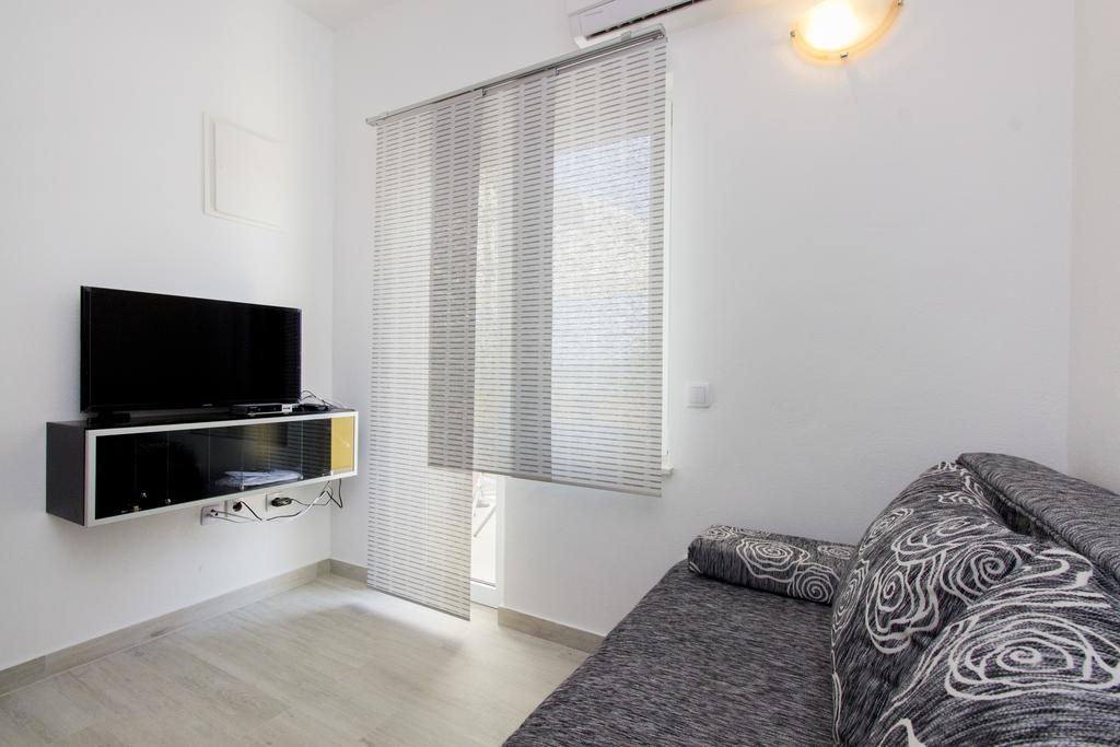 Apartments Zoran Pirovac Exterior photo