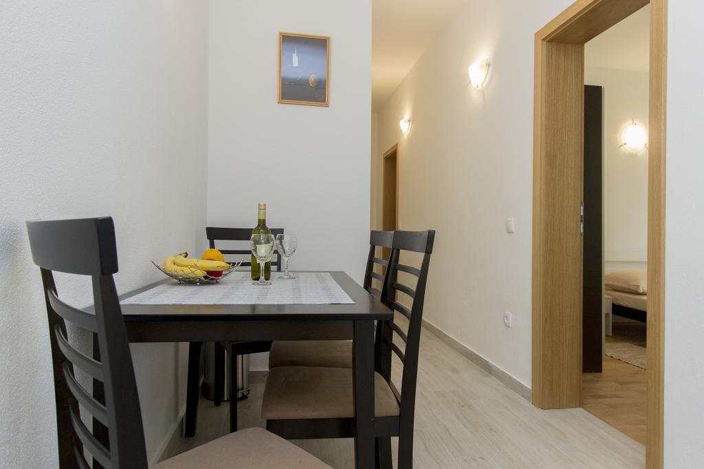 Apartments Zoran Pirovac Exterior photo