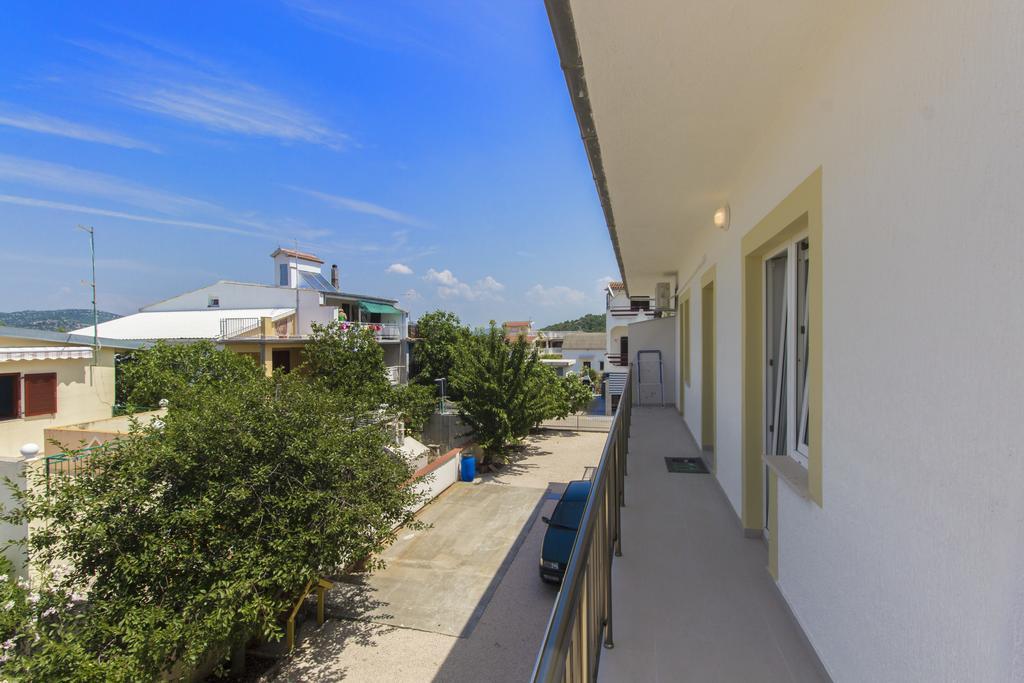 Apartments Zoran Pirovac Exterior photo