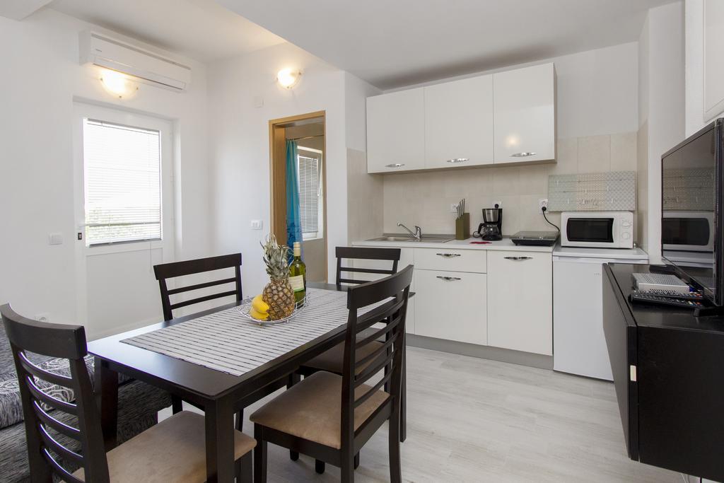 Apartments Zoran Pirovac Exterior photo