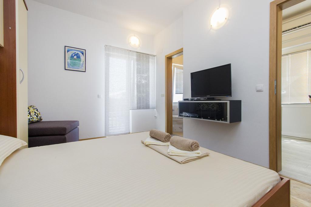 Apartments Zoran Pirovac Exterior photo