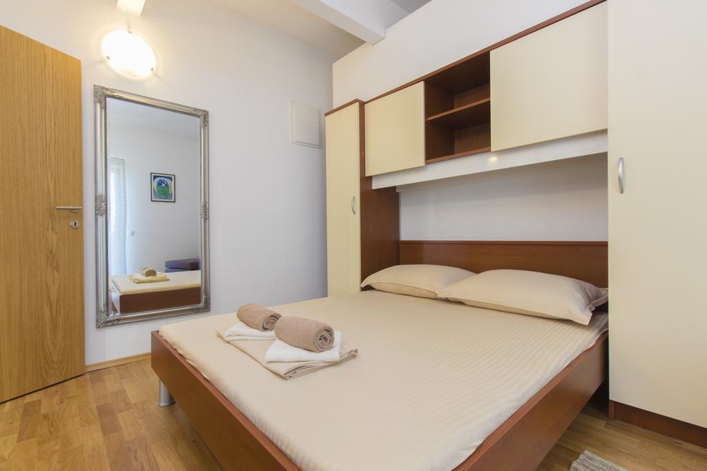 Apartments Zoran Pirovac Exterior photo