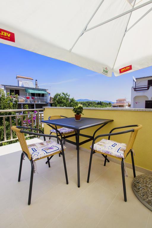 Apartments Zoran Pirovac Exterior photo